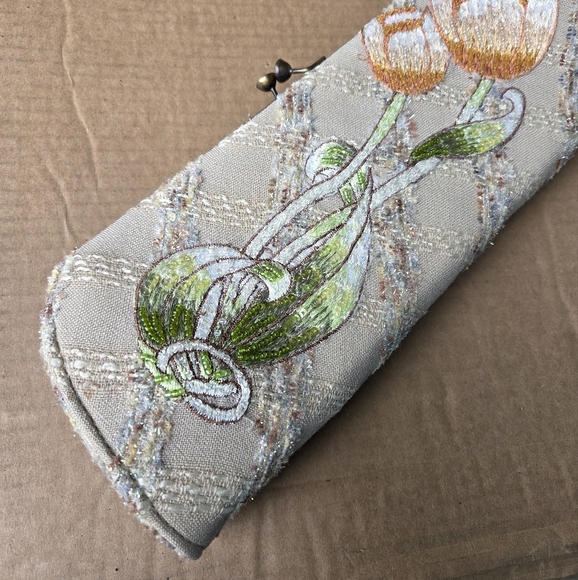 SANTI beaded clutch - Picture 4 of 7